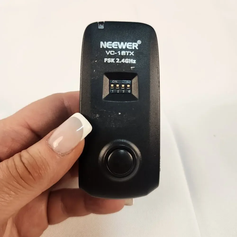 Neewer VC-1BTX 2.4GHz Wireless Flash Trigger Transmitter FSK for Photography